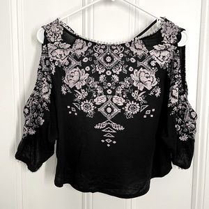 Black and White Open Shoulder Top - American Eagle (size XS)